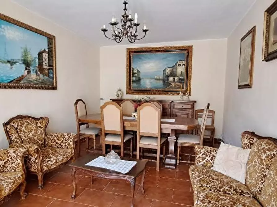 Immagine 23 di Palazzo in vendita  a Cascina