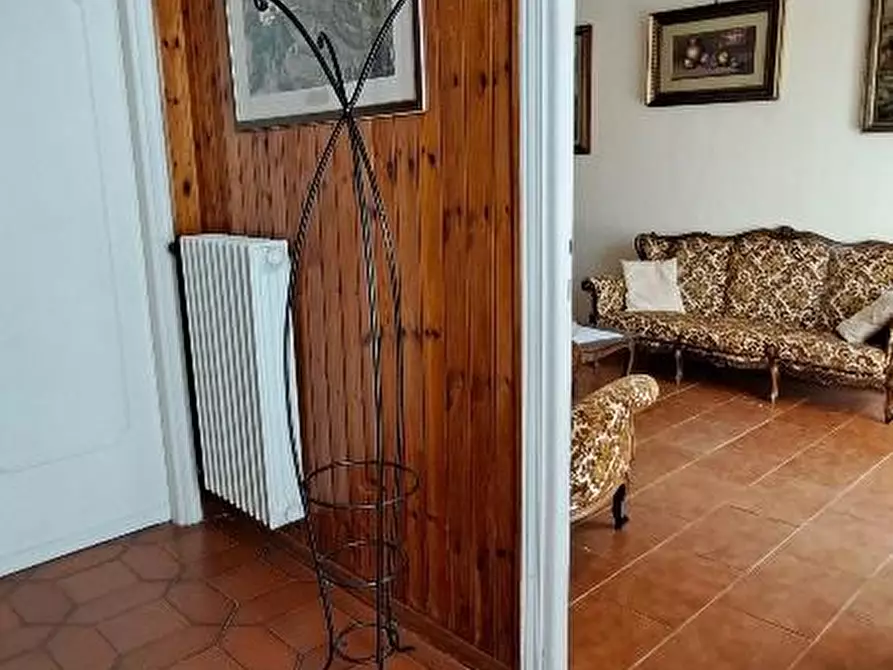 Immagine 21 di Palazzo in vendita  a Cascina