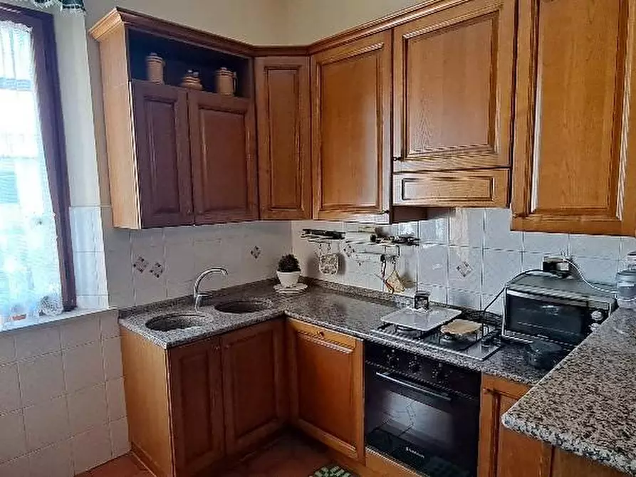 Immagine 4 di Palazzo in vendita  a Cascina