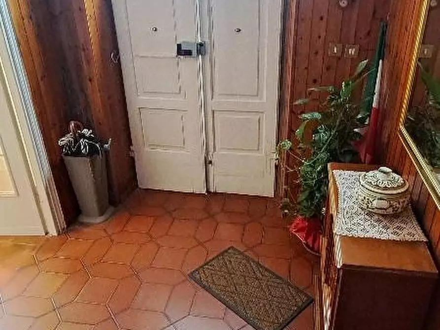 Immagine 25 di Palazzo in vendita  a Cascina