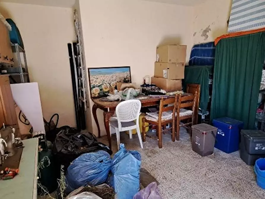 Immagine 26 di Palazzo in vendita  a Cascina