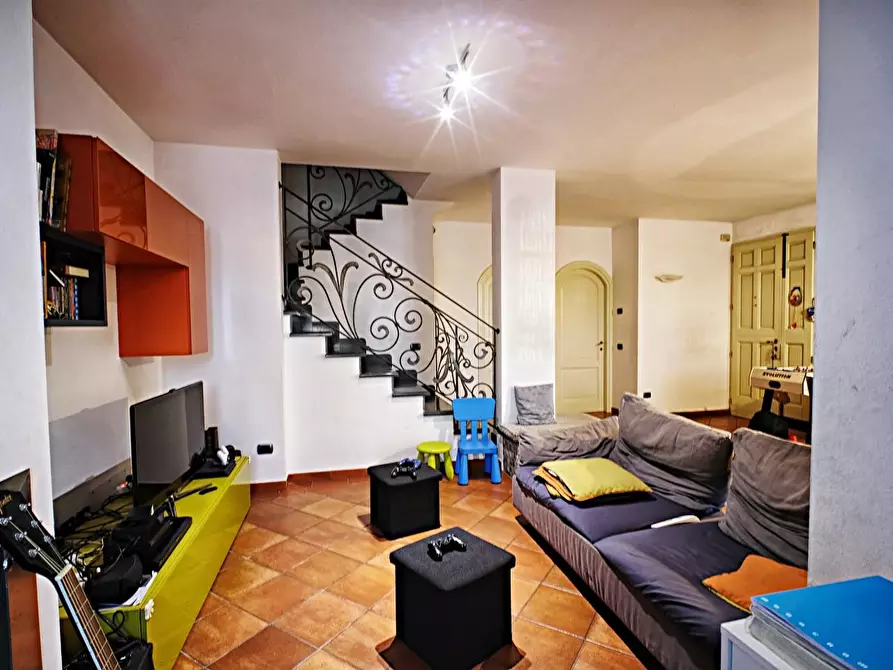 Immagine 1 di Villetta a schiera in vendita  a Cascina