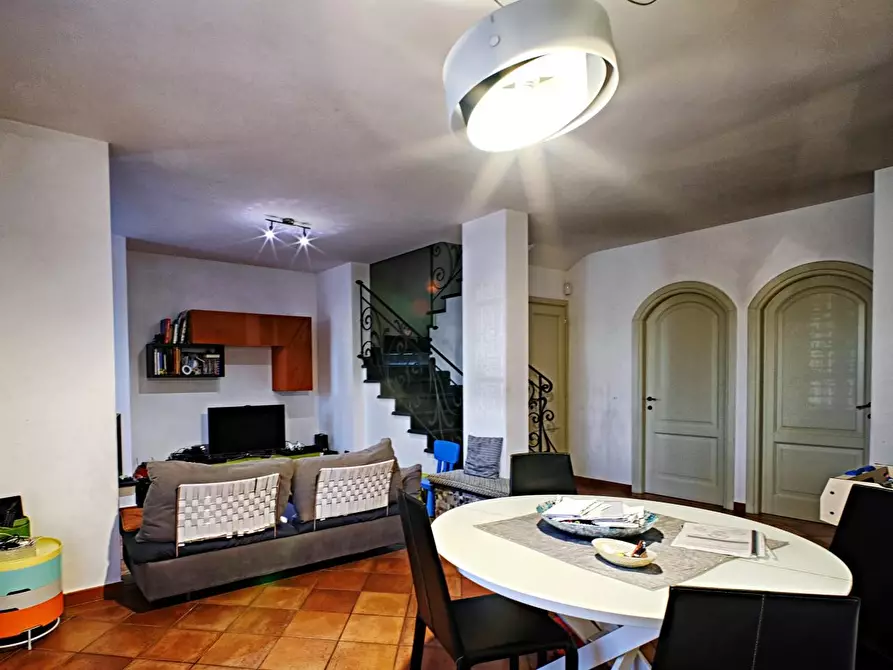 Immagine 2 di Villetta a schiera in vendita  a Cascina