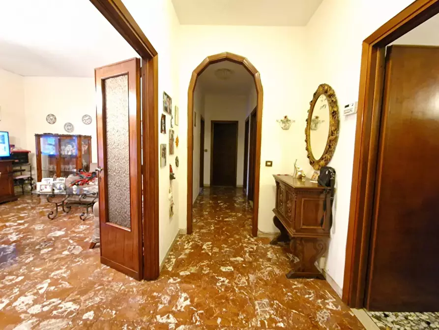 Immagine 3 di Appartamento in vendita  a Carrara