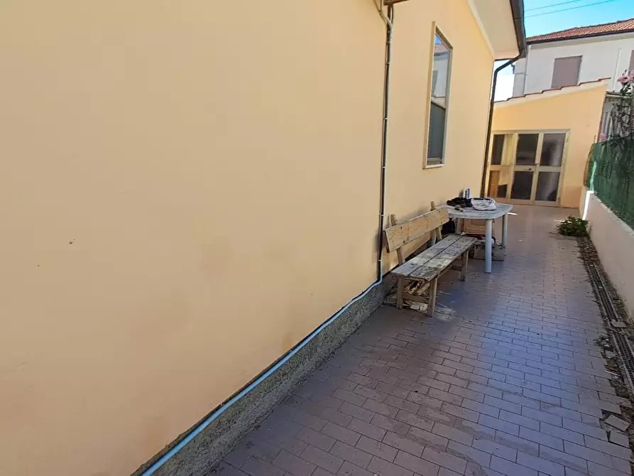 Immagine 6 di Villa in vendita  a Cecina