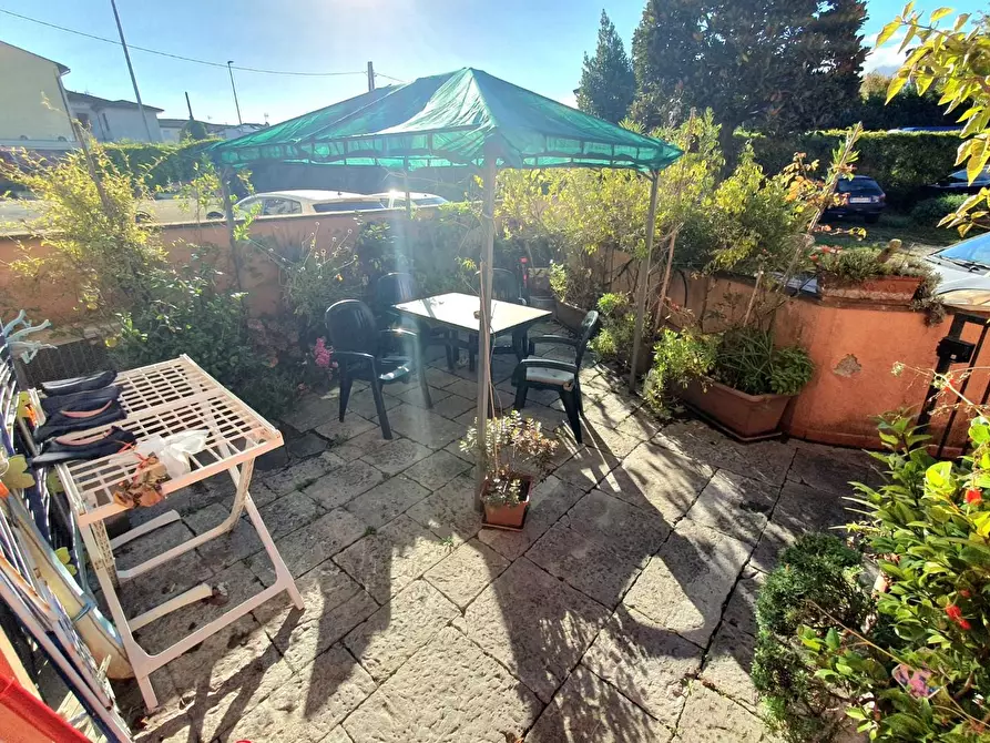 Immagine 23 di Appartamento in vendita  a Lucca