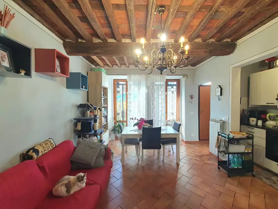 Immagine 4 di Appartamento in vendita  a Lucca