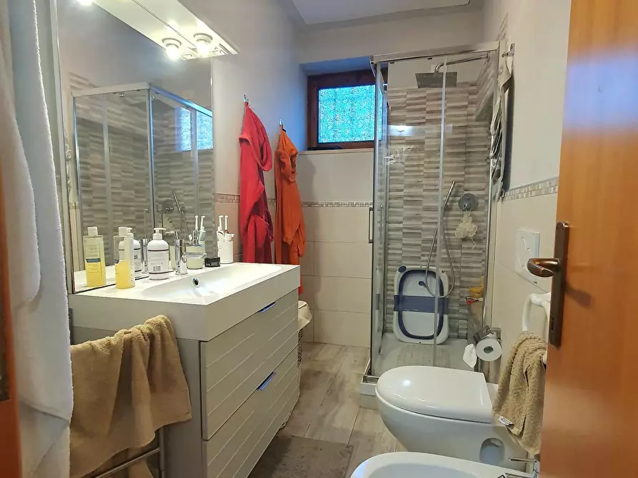 Immagine 15 di Appartamento in vendita  a Lucca