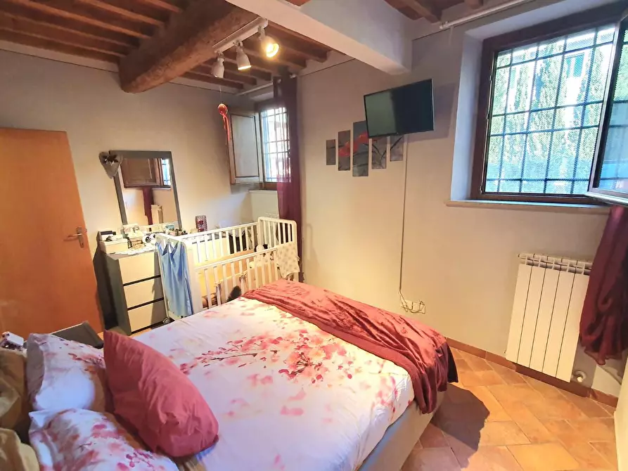 Immagine 12 di Appartamento in vendita  a Lucca