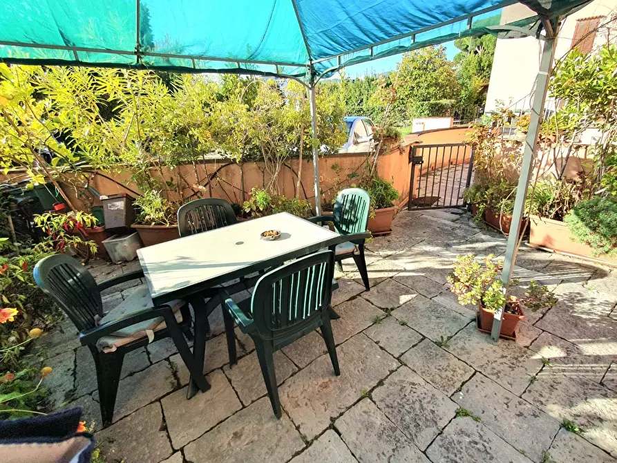 Immagine 26 di Appartamento in vendita  a Lucca