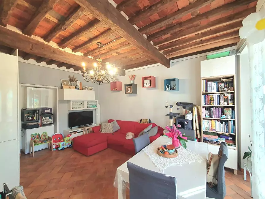 Immagine 5 di Appartamento in vendita  a Lucca