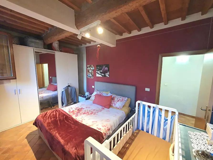 Immagine 11 di Appartamento in vendita  a Lucca