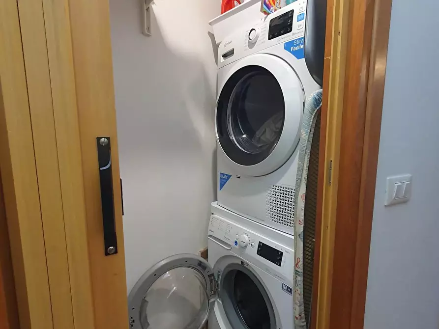 Immagine 14 di Appartamento in vendita  a Lucca