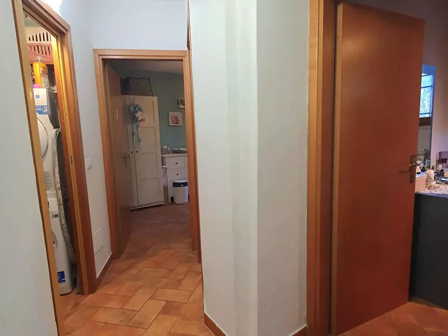 Immagine 8 di Appartamento in vendita  a Lucca