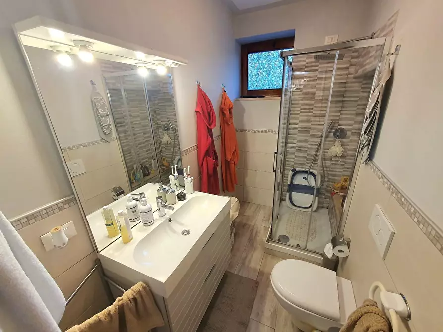 Immagine 16 di Appartamento in vendita  a Lucca