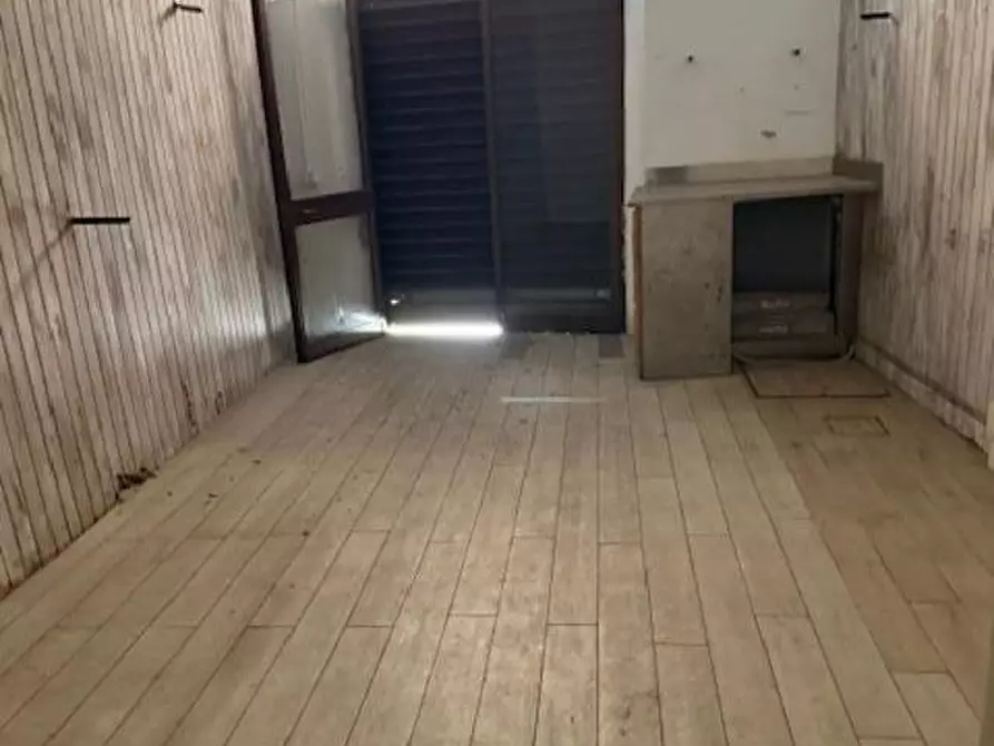 Immagine 4 di Locale commerciale in vendita  a Siena