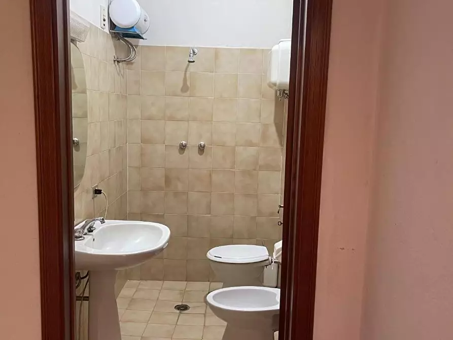 Immagine 6 di Locale commerciale in vendita  a Montalcino