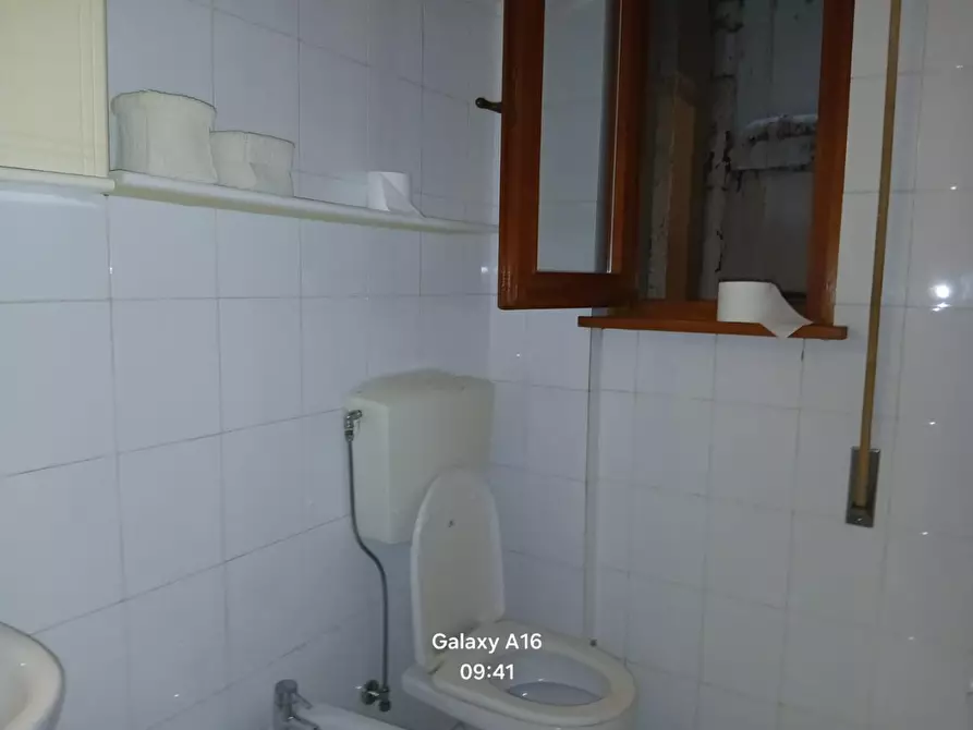 Immagine 13 di Appartamento in vendita  a Viareggio