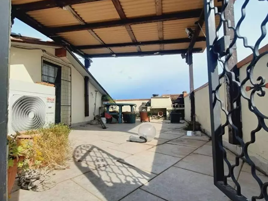 Immagine 1 di Casa bifamiliare in vendita  a Livorno