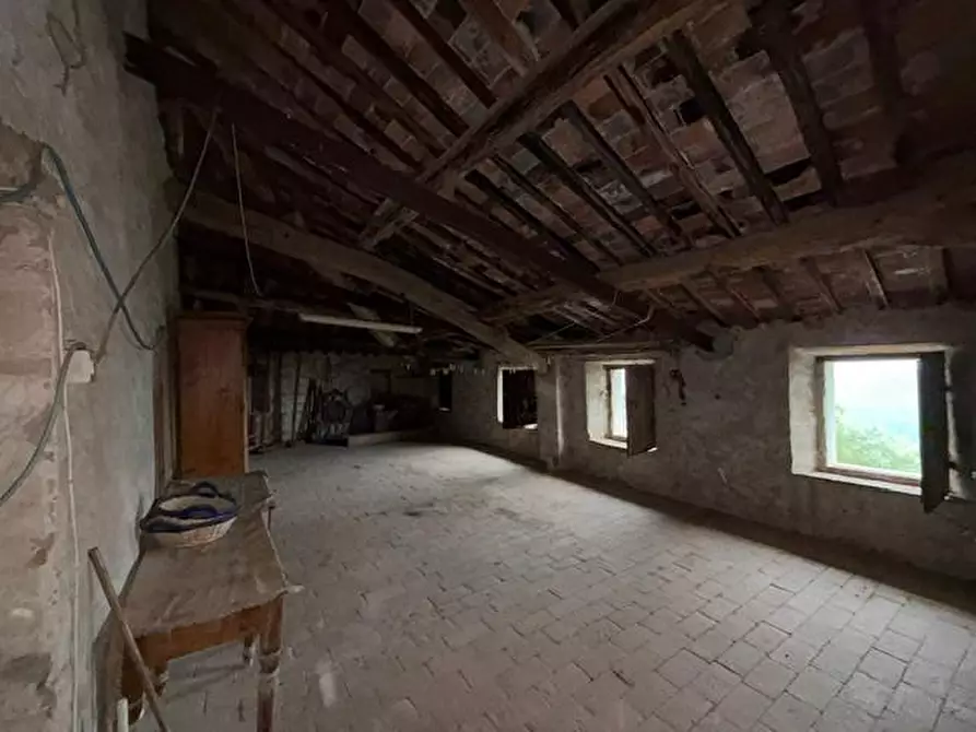 Immagine 12 di Rustico / casale in vendita  a Capannori