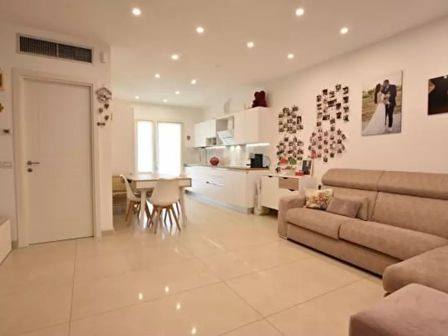 Immagine 1 di Villetta a schiera in vendita  a Vecchiano