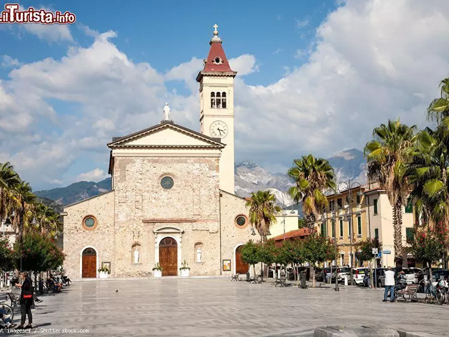 Immagine 12 di Appartamento in vendita  a Carrara