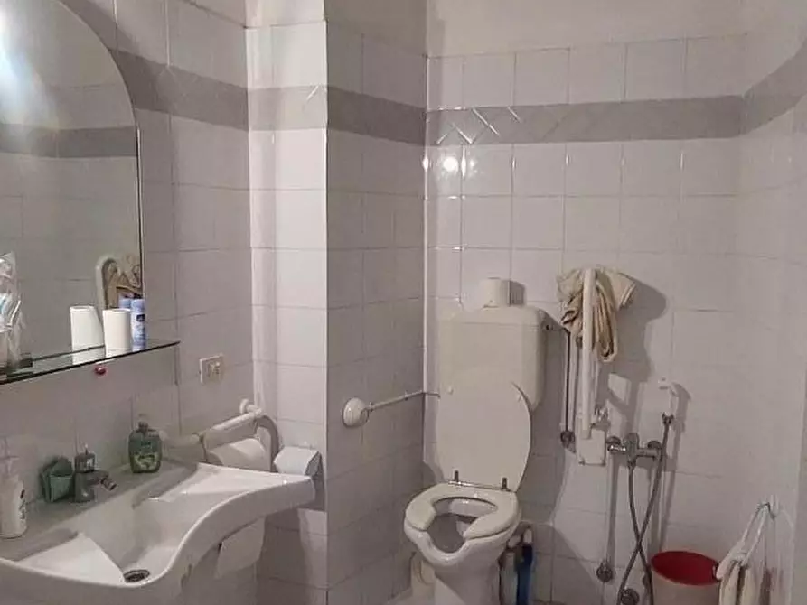 Immagine 6 di Appartamento in vendita  a Carrara