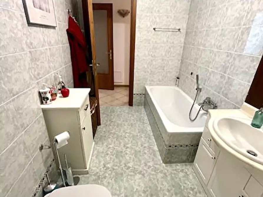 Immagine 37 di Appartamento in vendita  a Cascina