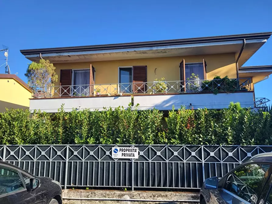 Immagine 2 di Villetta a schiera in vendita  a Massa