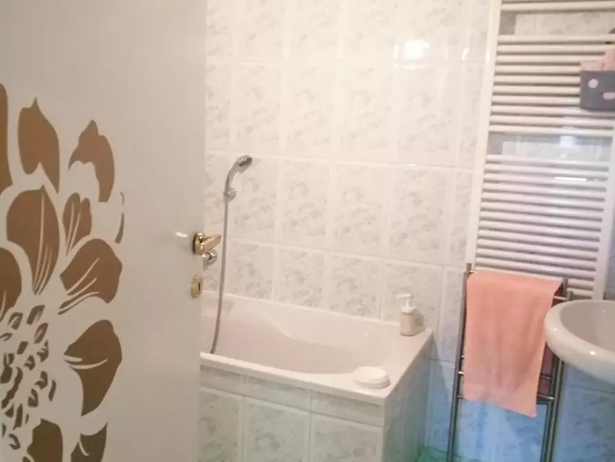 Immagine 22 di Villetta a schiera in vendita  a Massa