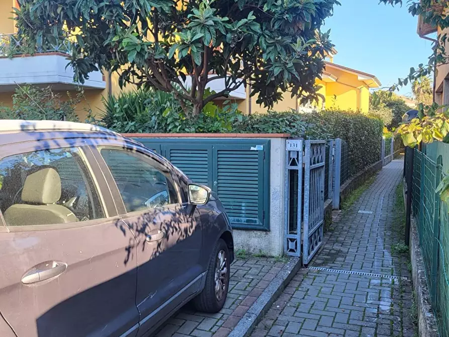 Immagine 26 di Villetta a schiera in vendita  a Massa