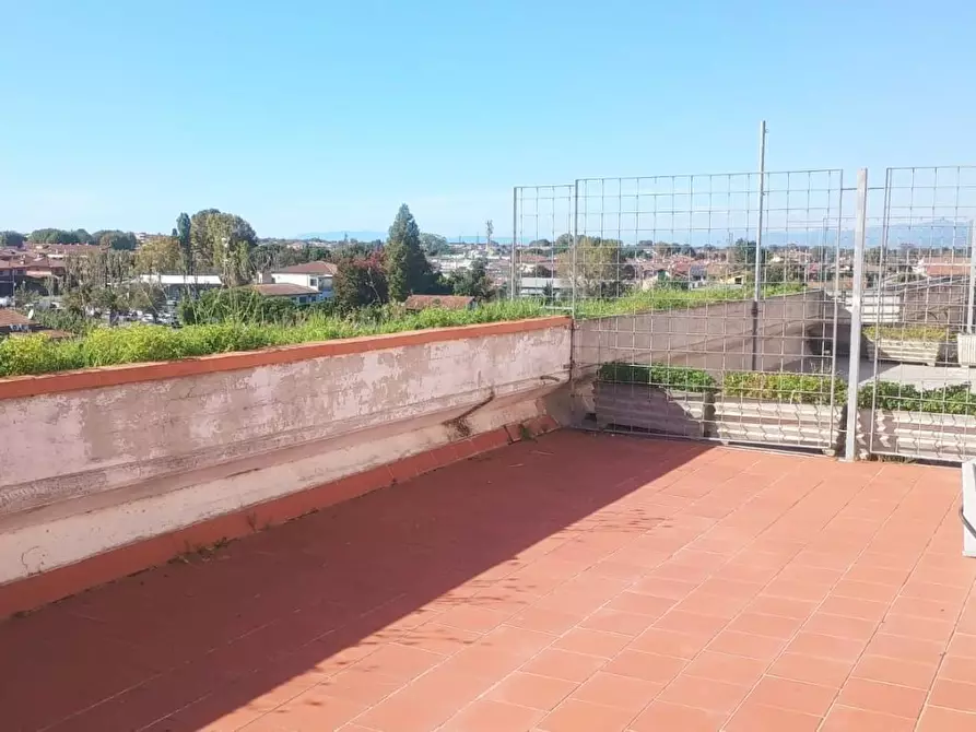 Immagine 38 di Mansarda in vendita  a Viareggio