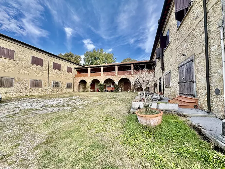 Immagine 2 di Villa in vendita  a San Gimignano