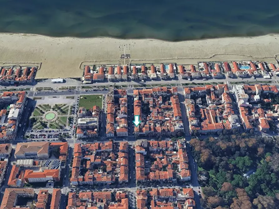 Immagine 3 di Appartamento in vendita  a Viareggio