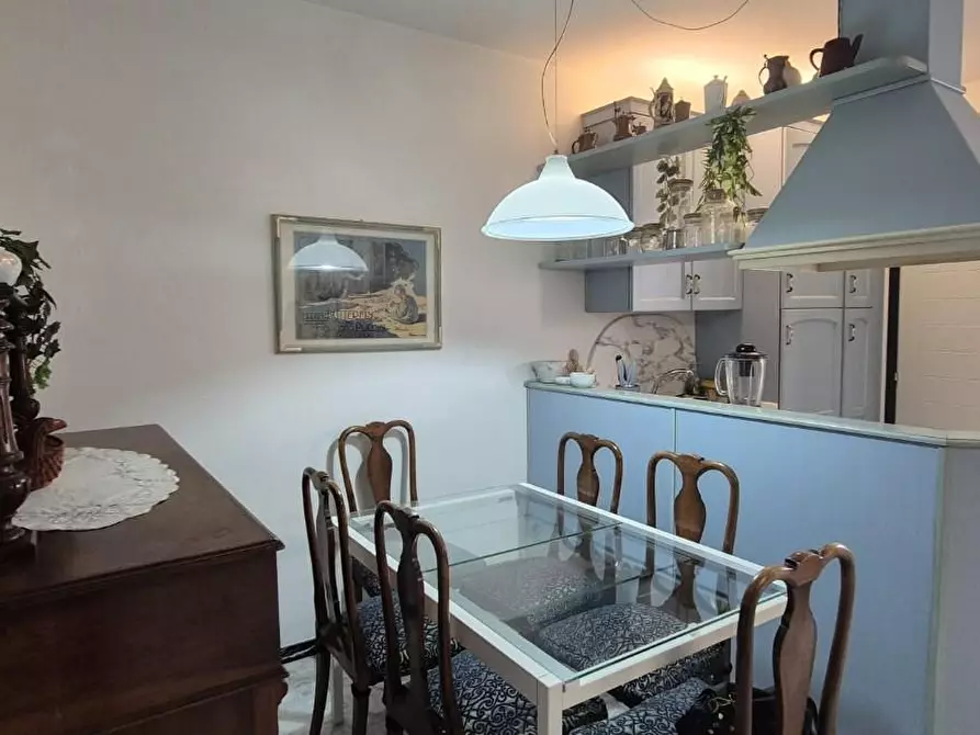 Immagine 3 di Appartamento in vendita  a Viareggio