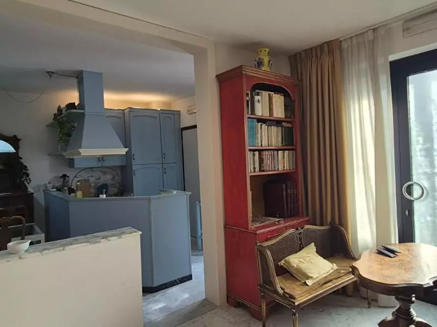 Immagine 1 di Appartamento in vendita  a Viareggio