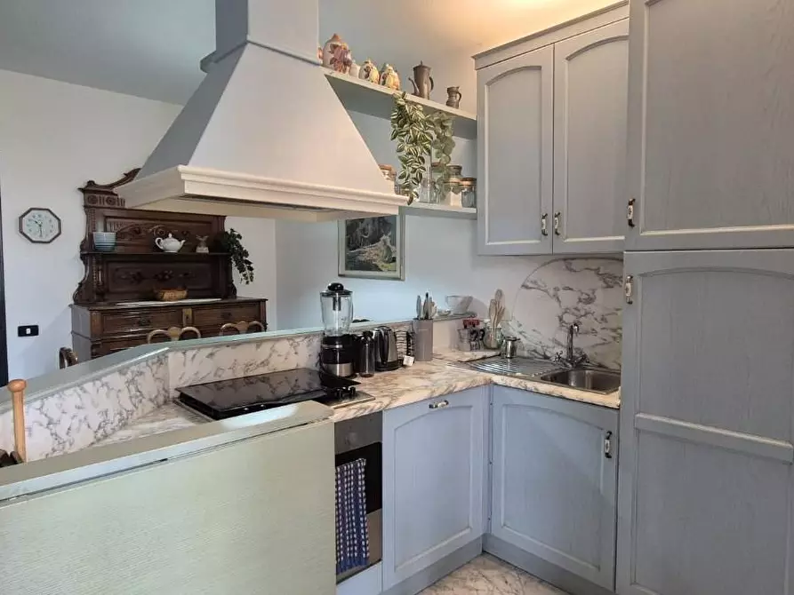 Immagine 1 di Appartamento in vendita  a Viareggio