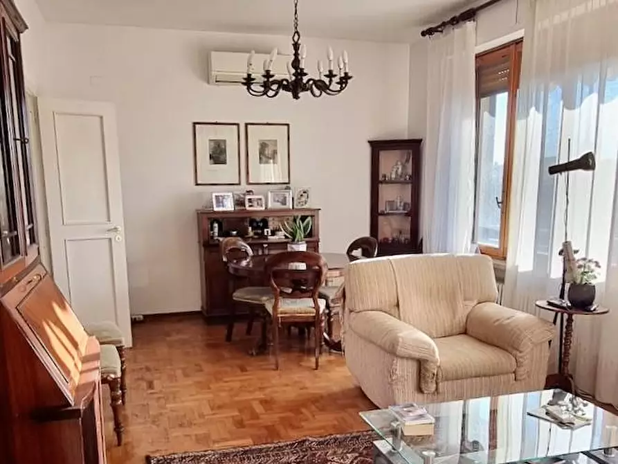 Immagine 12 di Appartamento in vendita  a Pisa