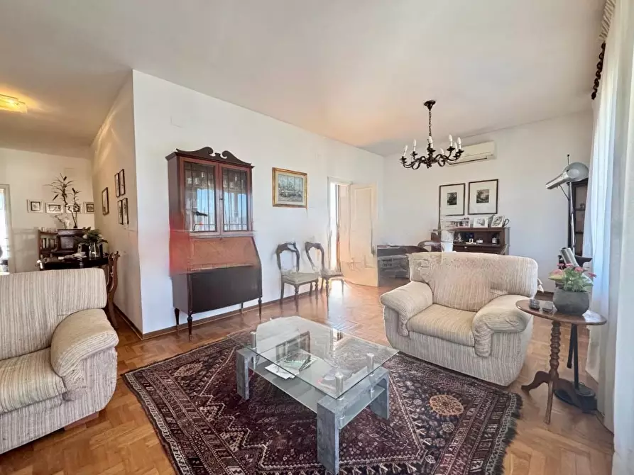 Immagine 2 di Appartamento in vendita  a Pisa