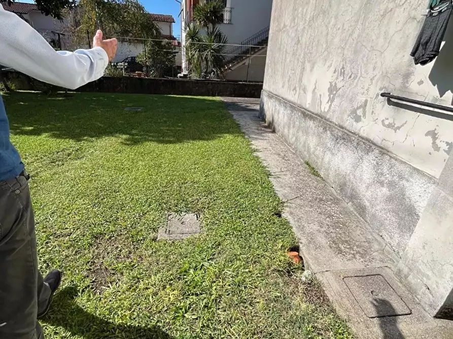 Immagine 10 di Appartamento in vendita  a Massa