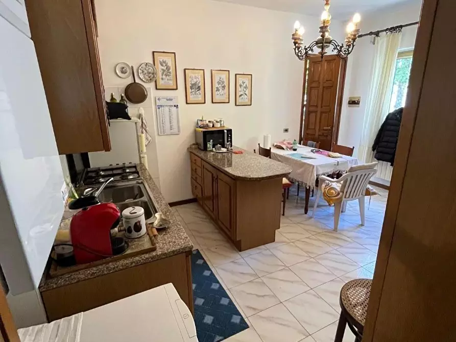 Immagine 2 di Appartamento in vendita  a Massa