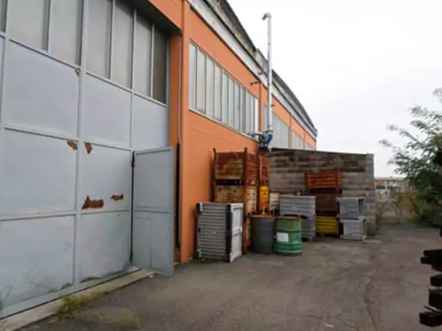 Immagine 2 di Capannone industriale in vendita  a Ronco Briantino