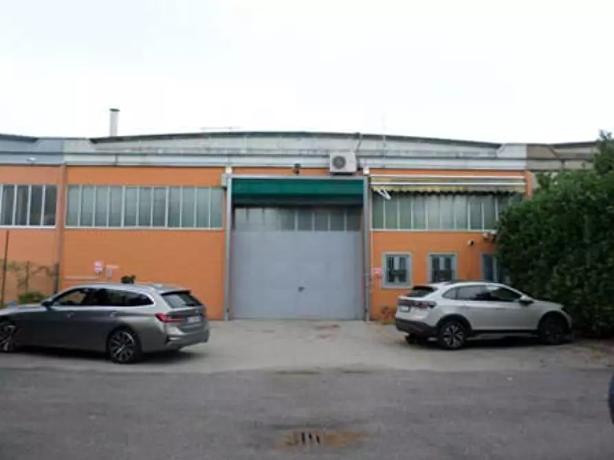 Immagine 3 di Capannone industriale in vendita  a Ronco Briantino