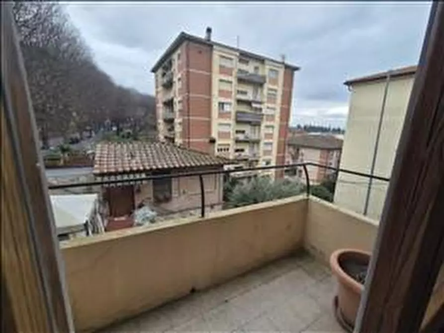 Immagine 14 di Appartamento in vendita  a Siena