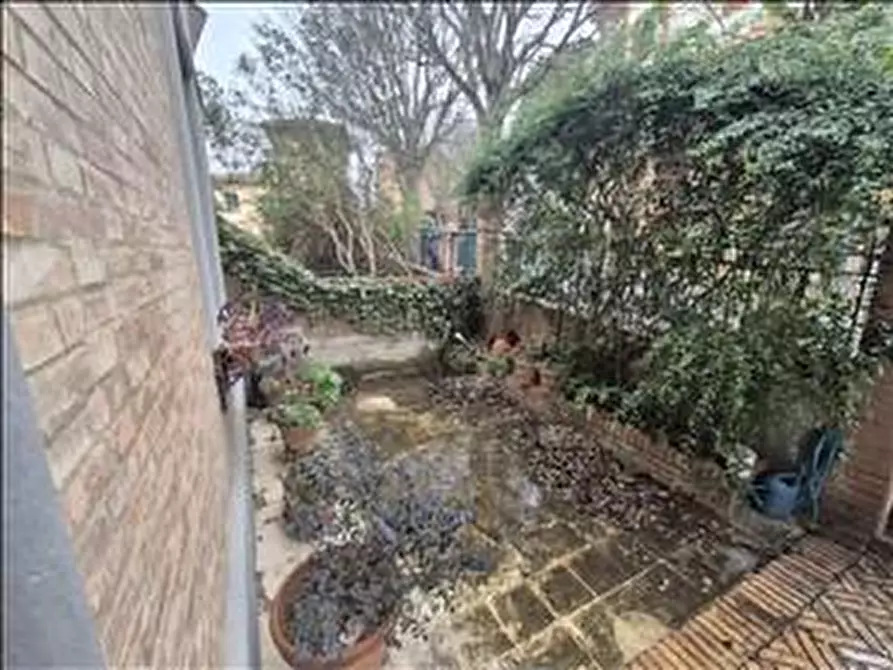 Immagine 5 di Appartamento in vendita  a Siena