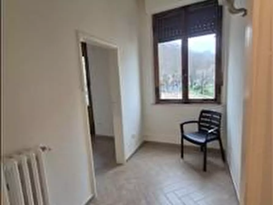 Immagine 11 di Appartamento in vendita  a Siena