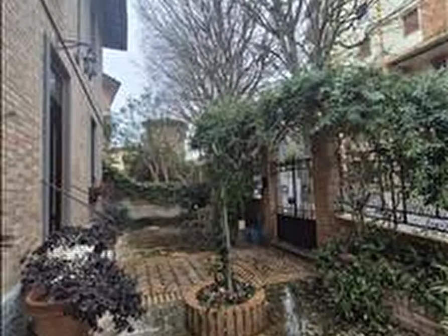 Immagine 23 di Appartamento in vendita  a Siena