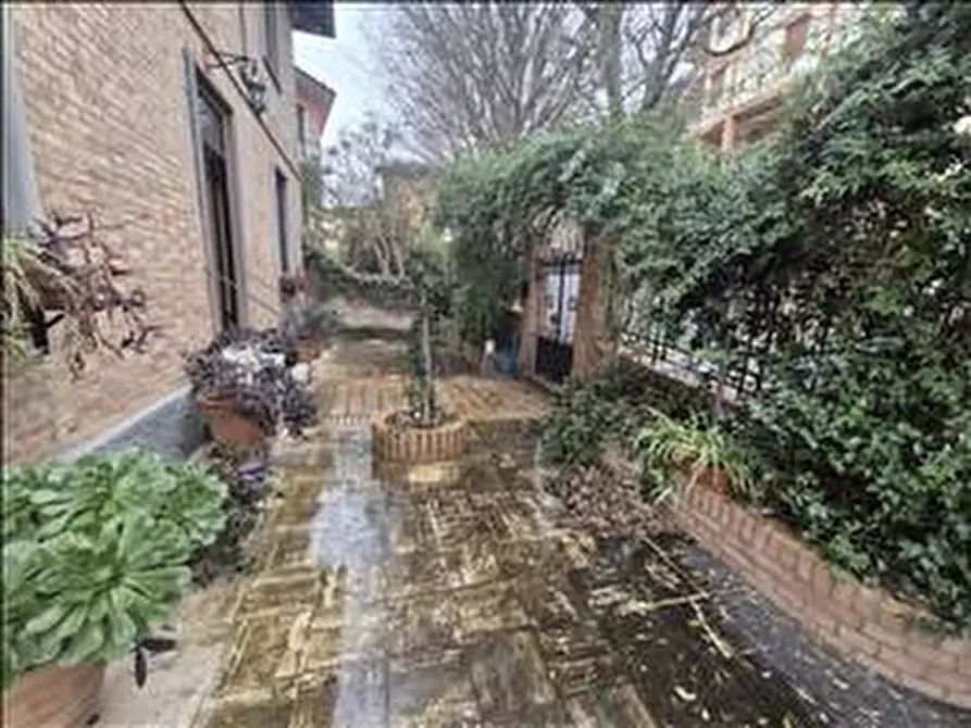 Immagine 22 di Appartamento in vendita  a Siena