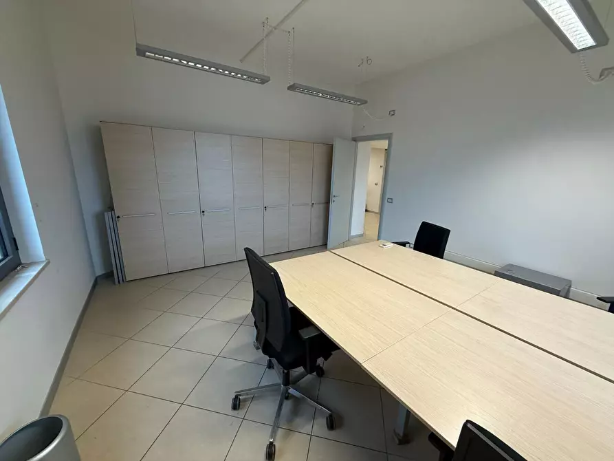 Immagine 10 di Ufficio in affitto  a Pisa
