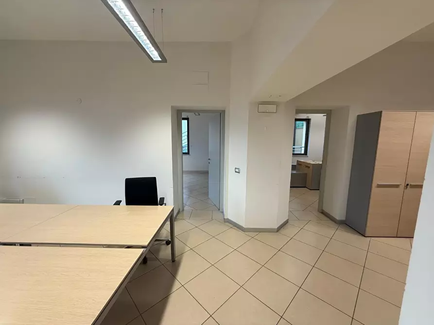 Immagine 8 di Ufficio in affitto  a Pisa